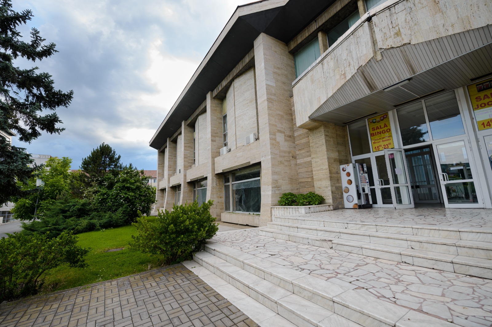 Casa de Cultură a Sindicatelor Râmnicu Vâlcea - Fațadă